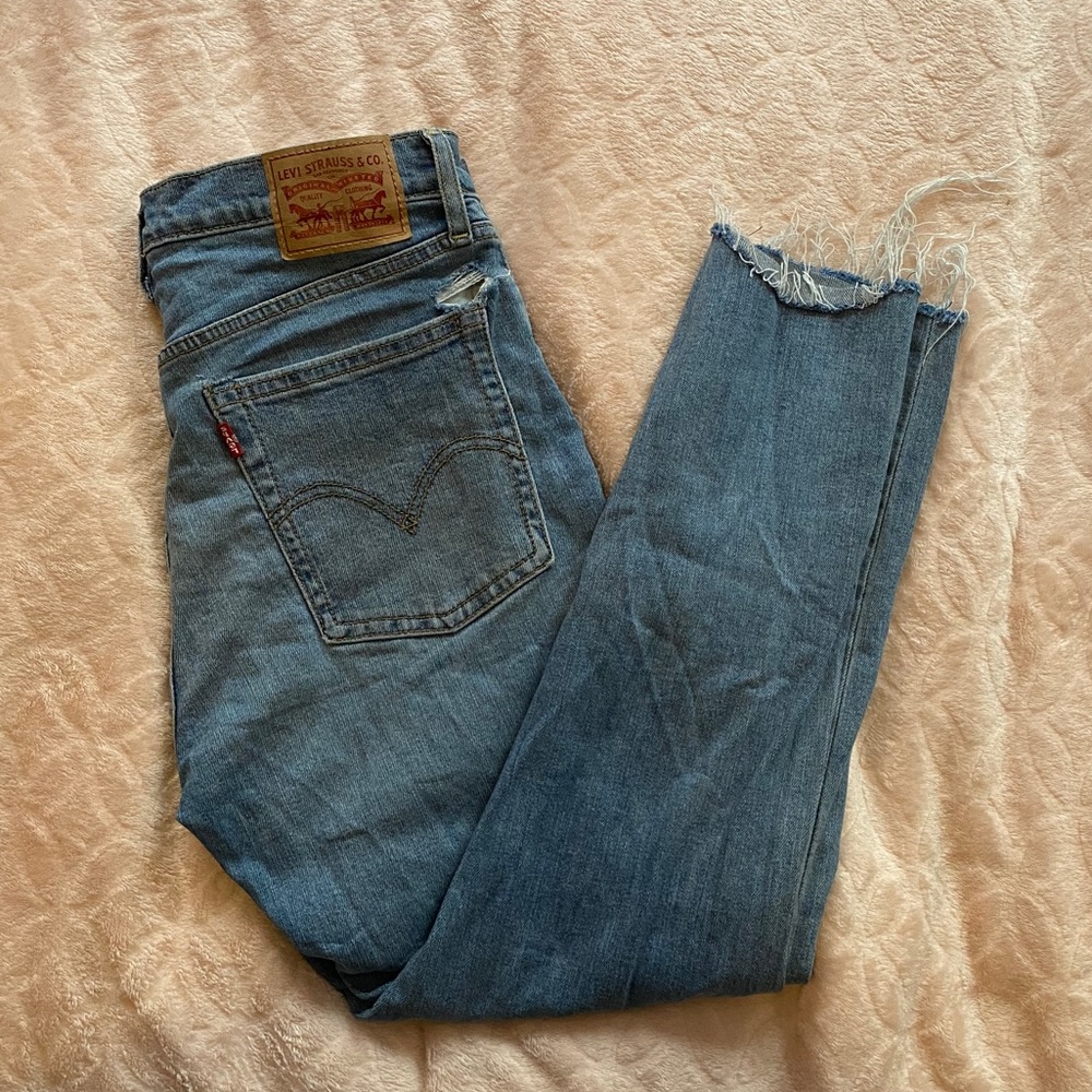 Distressed/Ripped Levi’s Wedgie Skinny Jeans